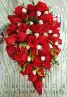 Bouquet cacho de uva com rosas e mini rosas