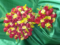 Bouquet de noiva com rosas e mini rosas mais bouquet de brinde.
